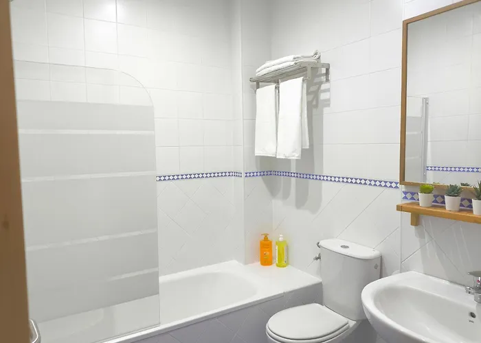 Acogedor - Piscina - Parking 3*
